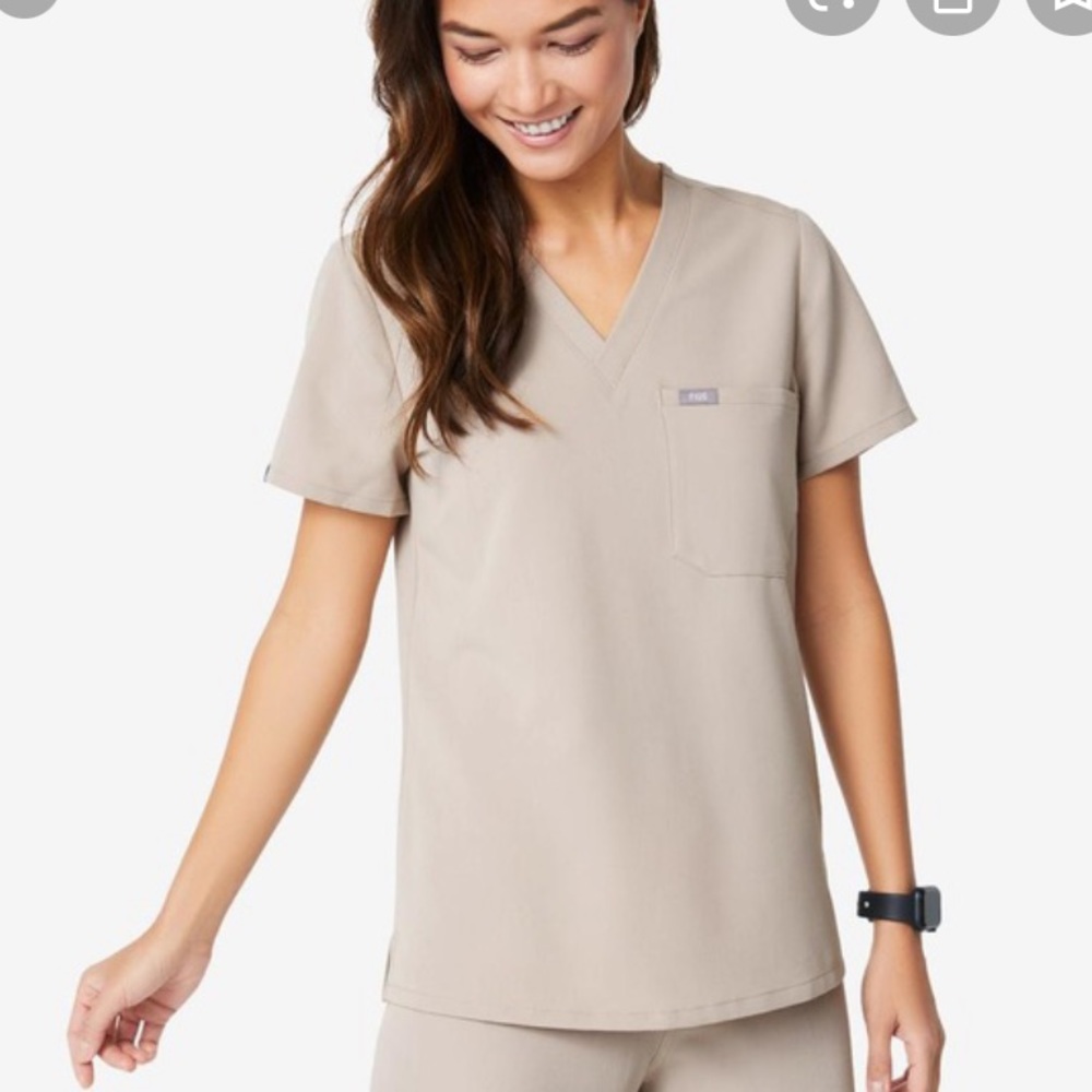 Figs 1 pocket scrub top Boulder